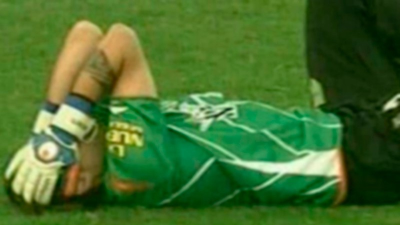 Brankára Banfieldu zranil výbuch petardy